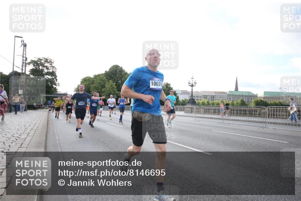 29.06.2025 - hella hamburg halbmarathon Jannik Wohlers http://msf.ph/oto/8146695 29.06.2025 09:59:23 Lombardsbrücke 1334, 1834, 1955, 2348, 2364, 2391, 2432, 2676, 3279, 3668, 3836, 4426, 4837, 5015, 5134, 5277, 6174, 6201, 6202, 6587, 6602, 7547, 8285, 8330, 8402, 9142, 9907, 9984, 10031, 10093, 10337, 11039, 11366, 11568, 11753, 11797, 11799, 11844, 12479, 13503, 13523, 13589, 13808, 13988, 14605, 14778, 14818, 14948, 15110, 15179, 15263, 15344, 15349, 15954, 16095, 16531, 16609, 17160, 17769, 17848, 17967, 18413 meine-sportfotos.de