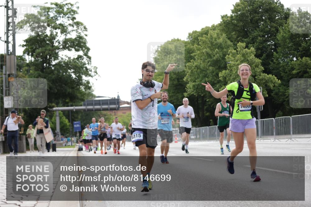 29.06.2025 - hella hamburg halbmarathon Jannik Wohlers http://msf.ph/oto/8146699 29.06.2025 10:11:10 Lombardsbrücke 1531, 1866, 4227, 8115, 8807, 8810, 10372, 10428, 11321, 11755, 13203, 13939, 14008, 15797, 15945, 17080, 17866, 18278, 18382, 19172 meine-sportfotos.de