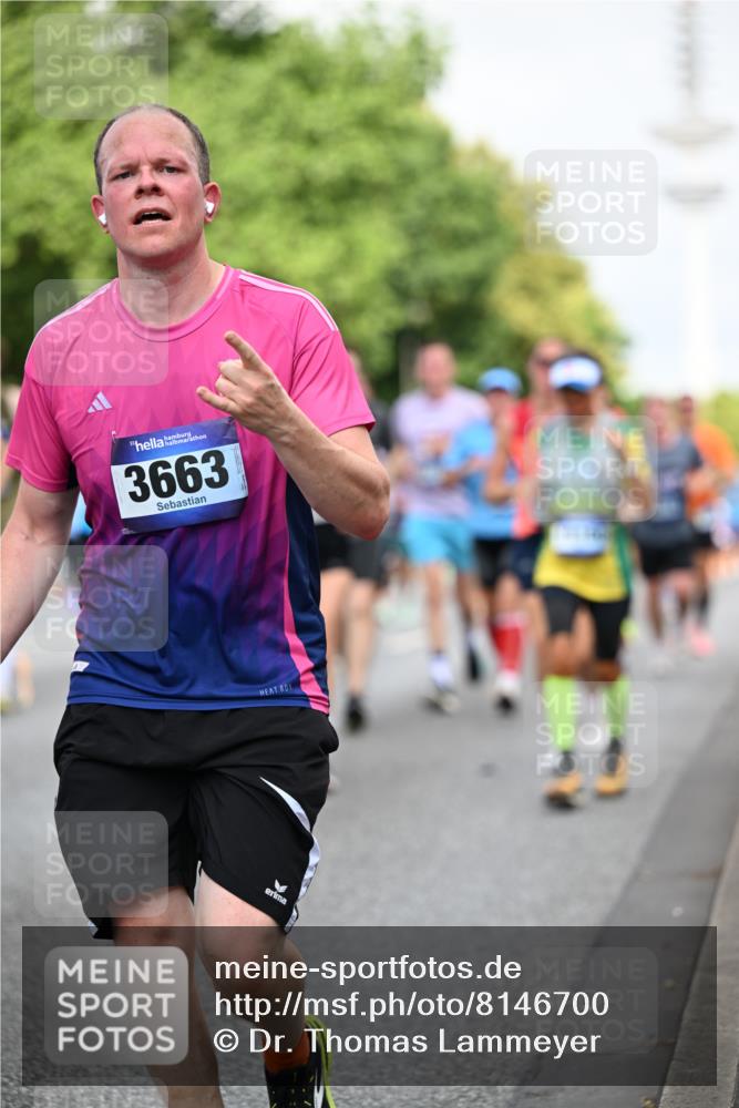 29.06.2025 - hella hamburg halbmarathon Dr. Thomas Lammeyer http://msf.ph/oto/8146700 29.06.2025 10:05:41 Kennedybrücke 1464, 1653, 1722, 1724, 2091, 2167, 2490, 2591, 2806, 2957, 3039, 3425, 3663, 3976, 4322, 5547, 5602, 5603, 5675, 6087, 6281, 0000, 6302, 6438, 6921, 7189, 7223, 7287, 7846, 8030, 8191, 8392, 8578, 8632, 8822, 8926, 9230, 10074, 10281, 10301, 10576, 10915, 11043 meine-sportfotos.de