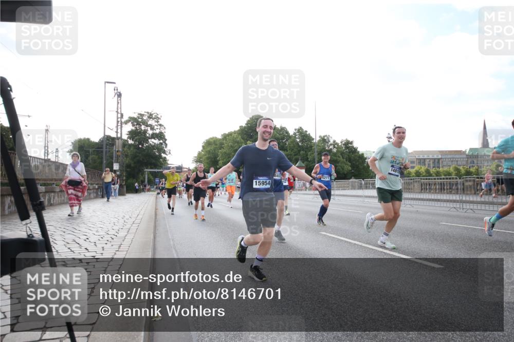 29.06.2025 - hella hamburg halbmarathon Jannik Wohlers http://msf.ph/oto/8146701 29.06.2025 09:59:24 Lombardsbrücke 1834, 1914, 1955, 2348, 2364, 2391, 2432, 2676, 2910, 3279, 3668, 3836, 4426, 4772, 4837, 5015, 5134, 5277, 6174, 6201, 6202, 6587, 6602, 7547, 8223, 8285, 8330, 8402, 9142, 9611, 9984, 10031, 10093, 10337, 11039, 11366, 11568, 11753, 11797, 11799, 11844, 12479, 13503, 13523, 13589, 13808, 13988, 14605, 14778, 14818, 15110, 15179, 15263, 15344, 15349, 15954, 16095, 16531, 16609, 17160, 17769, 17848, 17967, 18413 meine-sportfotos.de