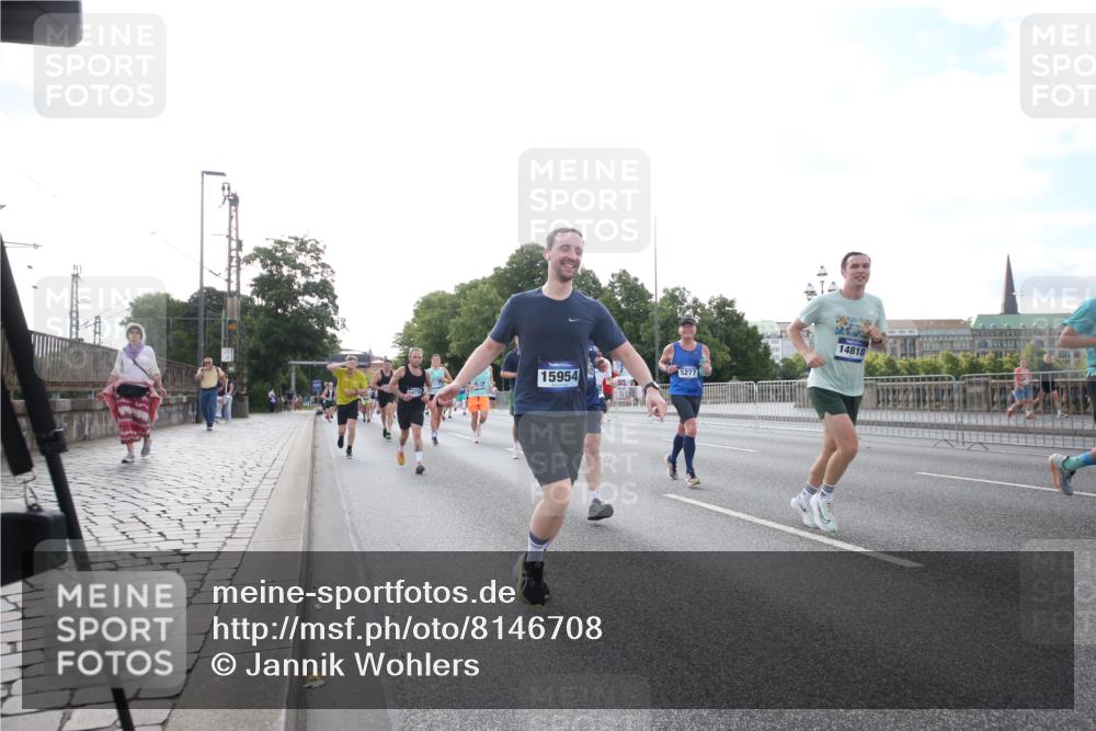 29.06.2025 - hella hamburg halbmarathon Jannik Wohlers http://msf.ph/oto/8146708 29.06.2025 09:59:24 Lombardsbrücke 1834, 1914, 1955, 2348, 2364, 2391, 2432, 2676, 2910, 3279, 3668, 3836, 4426, 4772, 4837, 5015, 5134, 5277, 6174, 6201, 6202, 6587, 6602, 7547, 8223, 8285, 8330, 8402, 9142, 9611, 9984, 10031, 10093, 10337, 11039, 11366, 11568, 11753, 11797, 11799, 11844, 12479, 13503, 13523, 13589, 13808, 13988, 14605, 14778, 14818, 15110, 15179, 15263, 15344, 15349, 15954, 16095, 16531, 16609, 17160, 17769, 17848, 17967, 18413 meine-sportfotos.de