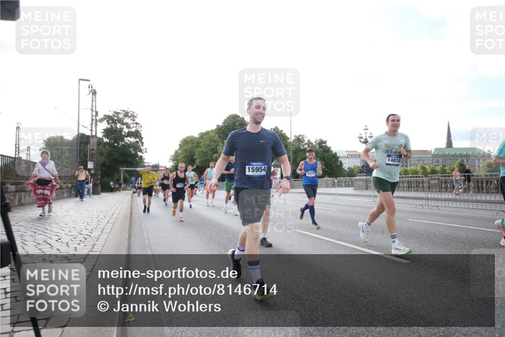 29.06.2025 - hella hamburg halbmarathon Jannik Wohlers http://msf.ph/oto/8146714 29.06.2025 09:59:24 Lombardsbrücke 1834, 1914, 1955, 2348, 2364, 2391, 2432, 2676, 2910, 3279, 3668, 3836, 4426, 4772, 4837, 5015, 5134, 5277, 6174, 6201, 6202, 6587, 6602, 7547, 8223, 8285, 8330, 8402, 9142, 9611, 9984, 10031, 10093, 10337, 11039, 11366, 11568, 11753, 11797, 11799, 11844, 12479, 13503, 13523, 13589, 13808, 13988, 14605, 14778, 14818, 15110, 15179, 15263, 15344, 15349, 15954, 16095, 16531, 16609, 17160, 17769, 17848, 17967, 18413 meine-sportfotos.de