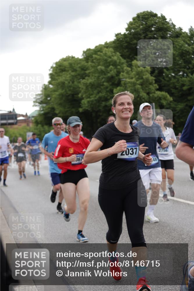 29.06.2025 - hella hamburg halbmarathon Jannik Wohlers http://msf.ph/oto/8146715 29.06.2025 10:47:53 Lombardsbrücke 1157, 1174, 1175, 1645, 2037, 2195, 2418, 2475, 2627, 2650, 2756, 2909, 2958, 3320, 3504, 3679, 3933, 4327, 4588, 5585, 5781, 5952, 6143, 7393, 7394, 7532, 8521, 8948, 9775, 9921, 10145, 11742, 11781, 12022, 12104, 12152, 12192, 12439, 12452, 12932, 13377, 13529, 13559, 13675, 13861, 14050, 15743, 16141, 16368, 16669, 16693, 16935, 16965, 17930, 17957, 18248, 18480 meine-sportfotos.de
