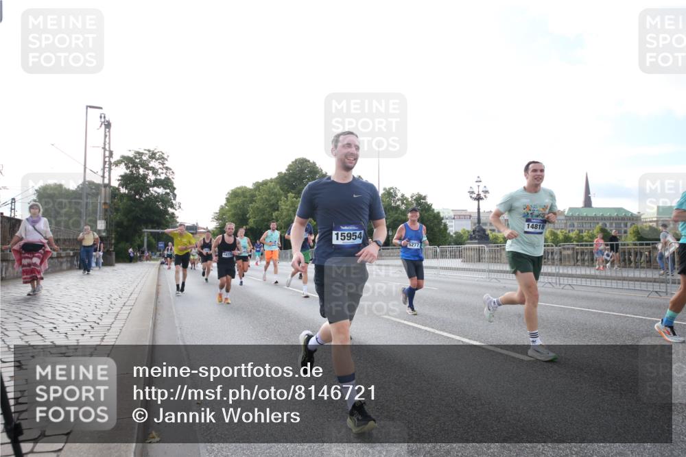29.06.2025 - hella hamburg halbmarathon Jannik Wohlers http://msf.ph/oto/8146721 29.06.2025 09:59:24 Lombardsbrücke 1834, 1914, 1955, 2348, 2364, 2391, 2432, 2676, 2910, 3279, 3668, 3836, 4426, 4772, 4837, 5015, 5134, 5277, 6174, 6201, 6202, 6587, 6602, 7547, 8223, 8285, 8330, 8402, 9142, 9611, 9984, 10031, 10093, 10337, 11039, 11366, 11568, 11753, 11797, 11799, 11844, 12479, 13503, 13523, 13589, 13808, 13988, 14605, 14778, 14818, 15110, 15179, 15263, 15344, 15349, 15954, 16095, 16531, 16609, 17160, 17769, 17848, 17967, 18413 meine-sportfotos.de