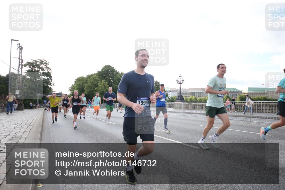 29.06.2025 - hella hamburg halbmarathon Jannik Wohlers http://msf.ph/oto/8146732 29.06.2025 09:59:24 Lombardsbrücke 1834, 1914, 1955, 2348, 2364, 2391, 2432, 2676, 2910, 3279, 3668, 3836, 4426, 4772, 4837, 5015, 5134, 5277, 6174, 6201, 6202, 6587, 6602, 7547, 8223, 8285, 8330, 8402, 9142, 9611, 9984, 10031, 10093, 10337, 11039, 11366, 11568, 11753, 11797, 11799, 11844, 12479, 13503, 13523, 13589, 13808, 13988, 14605, 14778, 14818, 15110, 15179, 15263, 15344, 15349, 15954, 16095, 16531, 16609, 17160, 17769, 17848, 17967, 18413 meine-sportfotos.de