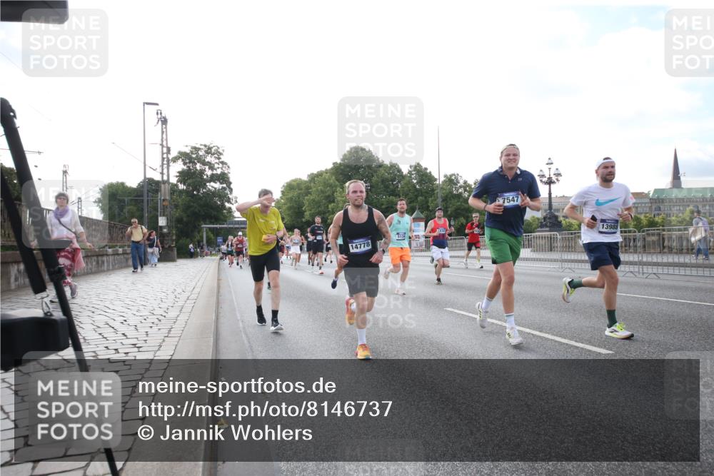 29.06.2025 - hella hamburg halbmarathon Jannik Wohlers http://msf.ph/oto/8146737 29.06.2025 09:59:26 Lombardsbrücke 1834, 1914, 1955, 2348, 2364, 2432, 2676, 2910, 3279, 3668, 3836, 4426, 4772, 4837, 5015, 5134, 5277, 6174, 6201, 6202, 6587, 6602, 7547, 8223, 8285, 8330, 8402, 8573, 8730, 9611, 9984, 10031, 10093, 10337, 11366, 11568, 11753, 11797, 11799, 11844, 12479, 13503, 13523, 13589, 13808, 13988, 14605, 14778, 14785, 14818, 15110, 15179, 15263, 15344, 15349, 15954, 16095, 16609, 17160, 17468, 17525, 18413 meine-sportfotos.de
