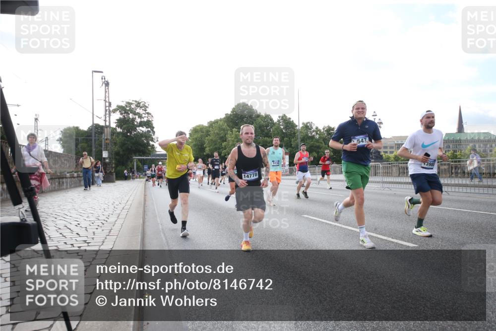 29.06.2025 - hella hamburg halbmarathon Jannik Wohlers http://msf.ph/oto/8146742 29.06.2025 09:59:26 Lombardsbrücke 1834, 1914, 1955, 2348, 2364, 2432, 2676, 2910, 3279, 3668, 3836, 4426, 4772, 4837, 5015, 5134, 5277, 6174, 6201, 6202, 6587, 6602, 7547, 8223, 8285, 8330, 8402, 8573, 8730, 9611, 9984, 10031, 10093, 10337, 11366, 11568, 11753, 11797, 11799, 11844, 12479, 13503, 13523, 13589, 13808, 13988, 14605, 14778, 14785, 14818, 15110, 15179, 15263, 15344, 15349, 15954, 16095, 16609, 17160, 17468, 17525, 18413 meine-sportfotos.de