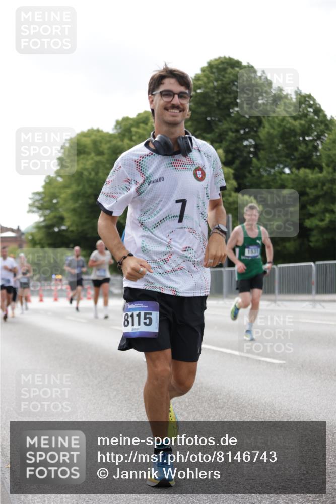 29.06.2025 - hella hamburg halbmarathon Jannik Wohlers http://msf.ph/oto/8146743 29.06.2025 10:11:12 Lombardsbrücke 1328, 1531, 1866, 1992, 3363, 4227, 5605, 7571, 8115, 8807, 8810, 9428, 10372, 10428, 11321, 11755, 13177, 13203, 13939, 14008, 15797, 15945, 17080, 17866, 18278, 18382 meine-sportfotos.de
