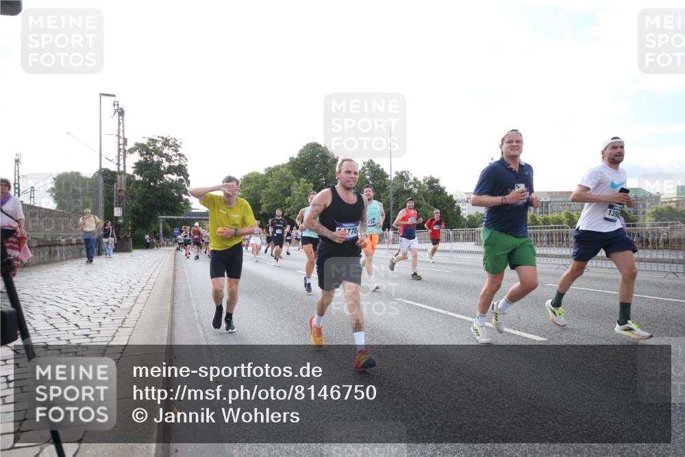 29.06.2025 - hella hamburg halbmarathon Jannik Wohlers http://msf.ph/oto/8146750 29.06.2025 09:59:26 Lombardsbrücke 1834, 1914, 1955, 2348, 2364, 2432, 2676, 2910, 3279, 3668, 3836, 4426, 4772, 4837, 5015, 5134, 5277, 6174, 6201, 6202, 6587, 6602, 7547, 8223, 8285, 8330, 8402, 8573, 8730, 9611, 9984, 10031, 10093, 10337, 11366, 11568, 11753, 11797, 11799, 11844, 12479, 13503, 13523, 13589, 13808, 13988, 14605, 14778, 14785, 14818, 15110, 15179, 15263, 15344, 15349, 15954, 16095, 16609, 17160, 17468, 17525, 18413 meine-sportfotos.de