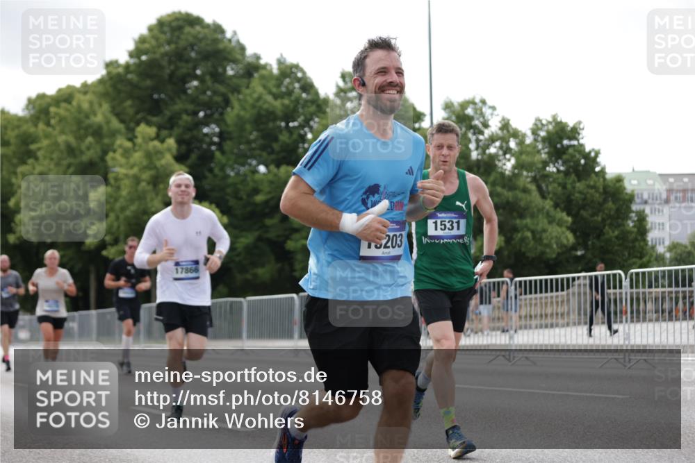 29.06.2025 - hella hamburg halbmarathon Jannik Wohlers http://msf.ph/oto/8146758 29.06.2025 10:11:14 Lombardsbrücke 1328, 1531, 1866, 1992, 3363, 4227, 5605, 7571, 8115, 8807, 8810, 9428, 10428, 11321, 11507, 12473, 13177, 13203, 13939, 14008, 15797, 15945, 17080, 17638, 17866, 18278 meine-sportfotos.de