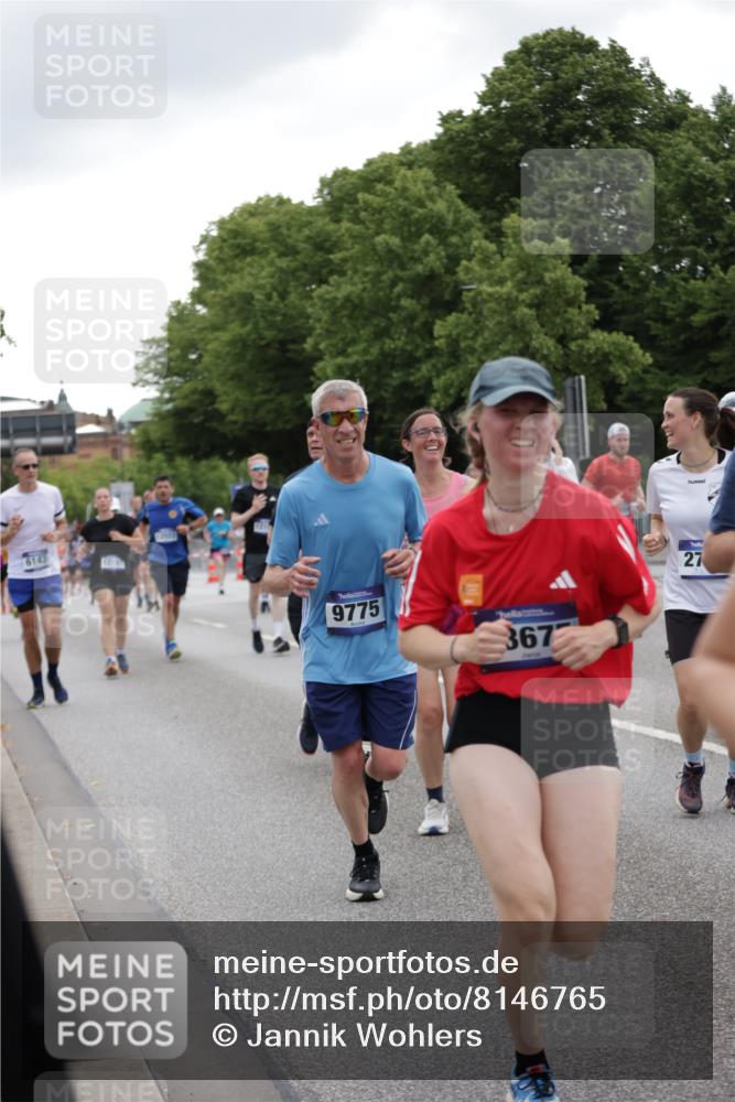 29.06.2025 - hella hamburg halbmarathon Jannik Wohlers http://msf.ph/oto/8146765 29.06.2025 10:47:54 Lombardsbrücke 1157, 1174, 1175, 1645, 2037, 2195, 2418, 2475, 2627, 2650, 2756, 2909, 2958, 3320, 3504, 3661, 3679, 3933, 4588, 5585, 5781, 5952, 6143, 7532, 8461, 8521, 8948, 9775, 9921, 10145, 11742, 11781, 12022, 12104, 12152, 12192, 12439, 12452, 12932, 13377, 13529, 13559, 13675, 13861, 14050, 15593, 15743, 16141, 16368, 16669, 16693, 16935, 16965, 17930, 18248, 18480 meine-sportfotos.de
