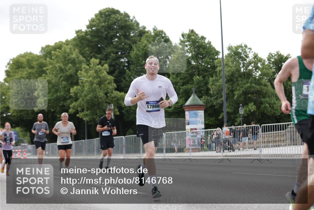 29.06.2025 - hella hamburg halbmarathon Jannik Wohlers http://msf.ph/oto/8146768 29.06.2025 10:11:14 Lombardsbrücke 1328, 1531, 1866, 1992, 3363, 4227, 5605, 7571, 8115, 8807, 8810, 9428, 10428, 11321, 11507, 12473, 13177, 13203, 13939, 14008, 15797, 15945, 17080, 17638, 17866, 18278 meine-sportfotos.de