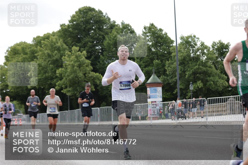 29.06.2025 - hella hamburg halbmarathon Jannik Wohlers http://msf.ph/oto/8146772 29.06.2025 10:11:14 Lombardsbrücke 1328, 1531, 1866, 1992, 3363, 4227, 5605, 7571, 8115, 8807, 8810, 9428, 10428, 11321, 11507, 12473, 13177, 13203, 13939, 14008, 15797, 15945, 17080, 17638, 17866, 18278 meine-sportfotos.de