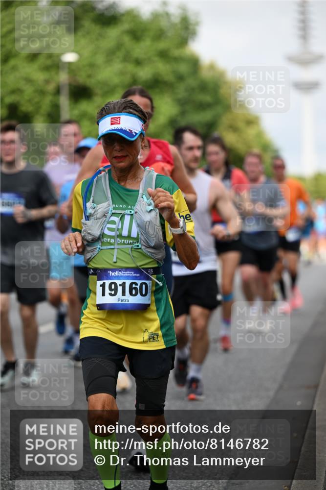 29.06.2025 - hella hamburg halbmarathon Dr. Thomas Lammeyer http://msf.ph/oto/8146782 29.06.2025 10:05:43 Kennedybrücke 1464, 1653, 1722, 1724, 2167, 2490, 2591, 2806, 2957, 3039, 3199, 3663, 3976, 4322, 5547, 5602, 5603, 5675, 6087, 6281, 0000, 6302, 6327, 6438, 6921, 7189, 7223, 7846, 8030, 8191, 8392, 8578, 8632, 8822, 8926, 9230, 10074, 10281, 10301, 10576, 10882, 10915, 11043 meine-sportfotos.de