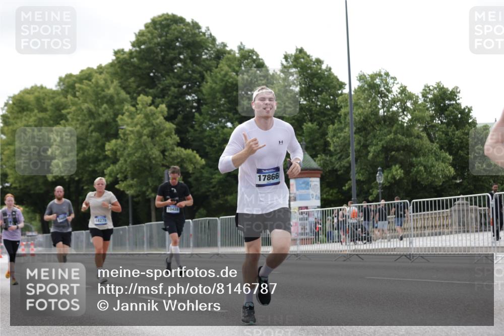 29.06.2025 - hella hamburg halbmarathon Jannik Wohlers http://msf.ph/oto/8146787 29.06.2025 10:11:14 Lombardsbrücke 1328, 1531, 1866, 1992, 3363, 4227, 5605, 7571, 8115, 8807, 8810, 9428, 10428, 11321, 11507, 12473, 13177, 13203, 13939, 14008, 15797, 15945, 17080, 17638, 17866, 18278 meine-sportfotos.de