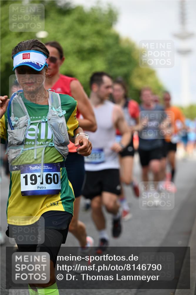 29.06.2025 - hella hamburg halbmarathon Dr. Thomas Lammeyer http://msf.ph/oto/8146790 29.06.2025 10:05:44 Kennedybrücke 1464, 1653, 1722, 1724, 2167, 2490, 2591, 2806, 2957, 3039, 3199, 3663, 3976, 4322, 5547, 5602, 5603, 5675, 6087, 6281, 0000, 6302, 6327, 6438, 6921, 7189, 7223, 7846, 8030, 8191, 8392, 8578, 8632, 8822, 8926, 9230, 10074, 10281, 10301, 10882, 10915, 11043 meine-sportfotos.de