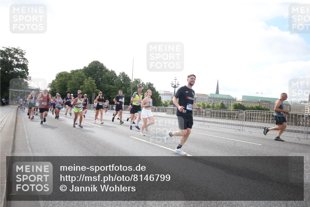 29.06.2025 - hella hamburg halbmarathon Jannik Wohlers http://msf.ph/oto/8146799 29.06.2025 09:59:30 Lombardsbrücke 1006, 1125, 1834, 1914, 2348, 2364, 2676, 2677, 2910, 3836, 4013, 4231, 4772, 5015, 5134, 5277, 5341, 6174, 6201, 6202, 6462, 6587, 6602, 6636, 7547, 8223, 8285, 8330, 8402, 8573, 8730, 9611, 10031, 10093, 10337, 11366, 11568, 11753, 11797, 11799, 11844, 12248, 12479, 13503, 13523, 13589, 13808, 13988, 14139, 14429, 14750, 14778, 14785, 14818, 15097, 15110, 15179, 15263, 15344, 15349, 15431, 15954, 16327, 16609, 17160, 17468, 17525, 18413 meine-sportfotos.de