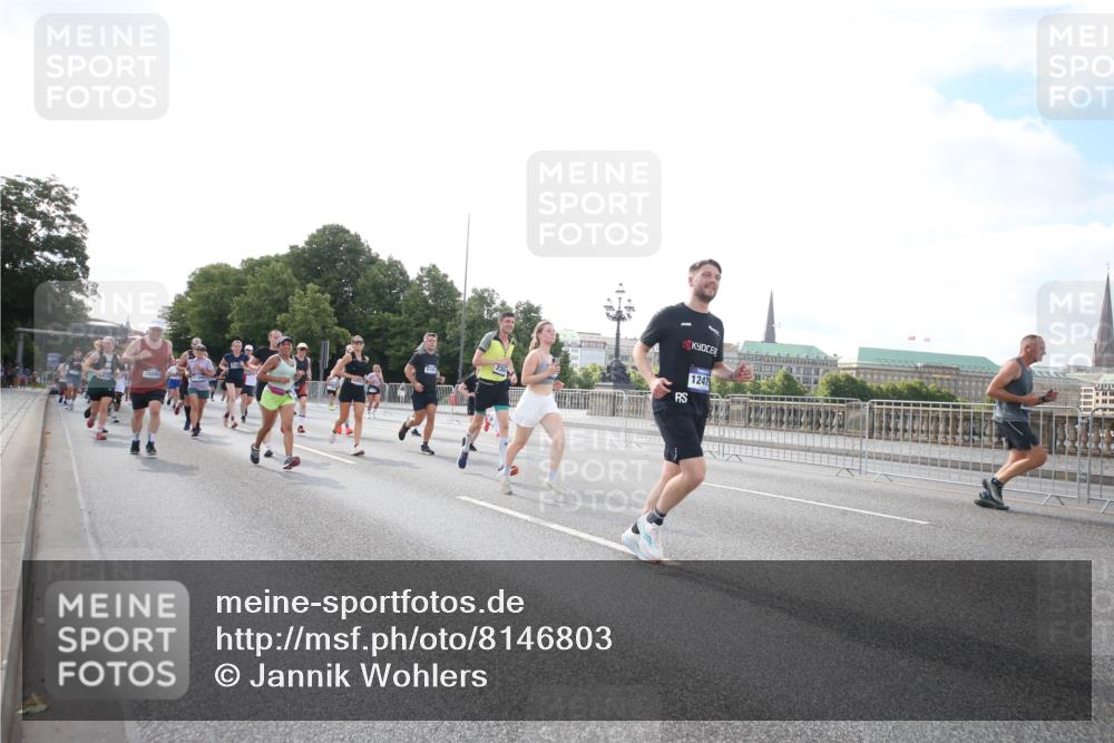 29.06.2025 - hella hamburg halbmarathon Jannik Wohlers http://msf.ph/oto/8146803 29.06.2025 09:59:30 Lombardsbrücke 1006, 1125, 1834, 1914, 2348, 2364, 2676, 2677, 2910, 3836, 4013, 4231, 4772, 5015, 5134, 5277, 5341, 6174, 6201, 6202, 6462, 6587, 6602, 6636, 7547, 8223, 8285, 8330, 8402, 8573, 8730, 9611, 10031, 10093, 10337, 11366, 11568, 11753, 11797, 11799, 11844, 12248, 12479, 13503, 13523, 13589, 13808, 13988, 14139, 14429, 14750, 14778, 14785, 14818, 15097, 15110, 15179, 15263, 15344, 15349, 15431, 15954, 16327, 16609, 17160, 17468, 17525, 18413 meine-sportfotos.de