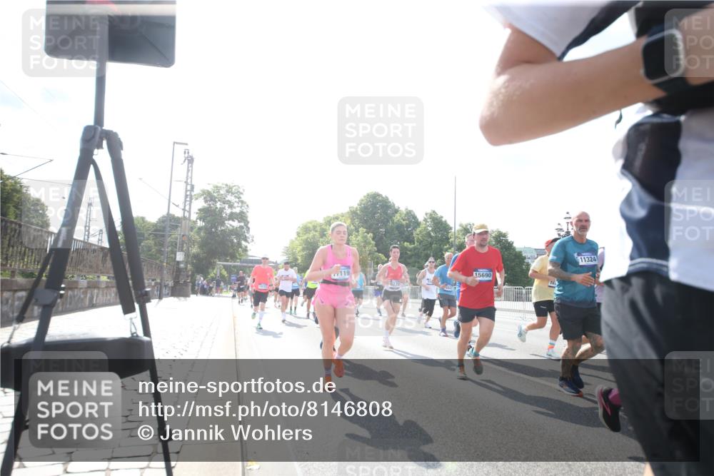 29.06.2025 - hella hamburg halbmarathon Jannik Wohlers http://msf.ph/oto/8146808 29.06.2025 10:00:01 Lombardsbrücke 1019, 1180, 1526, 1544, 1568, 1681, 2027, 2086, 2346, 2426, 2606, 2652, 2730, 2982, 3042, 3177, 3319, 3400, 3794, 3861, 4419, 4579, 4594, 4767, 4813, 4940, 4945, 5643, 5728, 6082, 6084, 6104, 6220, 6260, 6470, 6891, 7159, 8531, 8669, 9450, 9485, 9622, 10044, 10582, 10587, 10665, 10766, 10797, 11083, 11324, 11499, 11523, 11527, 11605, 11846, 11960, 11992, 12515, 12646, 12773, 12774, 12879, 13234, 13236, 13376, 13459, 13512, 14135, 14348, 15189, 16418, 17145 meine-sportfotos.de