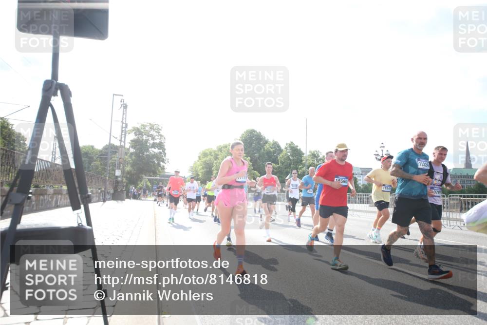 29.06.2025 - hella hamburg halbmarathon Jannik Wohlers http://msf.ph/oto/8146818 29.06.2025 10:00:01 Lombardsbrücke 1019, 1180, 1526, 1544, 1568, 1681, 2027, 2086, 2346, 2426, 2606, 2652, 2730, 2982, 3042, 3177, 3319, 3400, 3794, 3861, 4419, 4579, 4594, 4767, 4813, 4940, 4945, 5643, 5728, 6082, 6084, 6104, 6220, 6260, 6470, 6891, 7159, 8531, 8669, 9450, 9485, 9622, 10044, 10582, 10587, 10665, 10766, 10797, 11083, 11324, 11499, 11523, 11527, 11605, 11846, 11960, 11992, 12515, 12646, 12773, 12774, 12879, 13234, 13236, 13376, 13459, 13512, 14135, 14348, 15189, 16418, 17145 meine-sportfotos.de