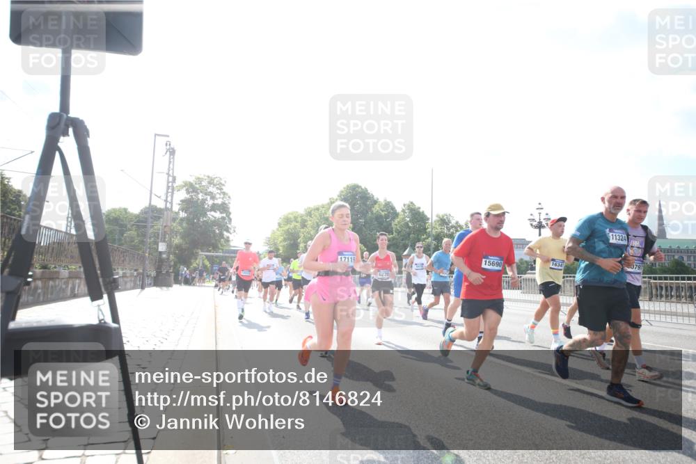 29.06.2025 - hella hamburg halbmarathon Jannik Wohlers http://msf.ph/oto/8146824 29.06.2025 10:00:01 Lombardsbrücke 1019, 1180, 1526, 1544, 1568, 1681, 2027, 2086, 2346, 2426, 2606, 2652, 2730, 2982, 3042, 3177, 3319, 3400, 3794, 3861, 4419, 4579, 4594, 4767, 4813, 4940, 4945, 5643, 5728, 6082, 6084, 6104, 6220, 6260, 6470, 6891, 7159, 8531, 8669, 9450, 9485, 9622, 10044, 10582, 10587, 10665, 10766, 10797, 11083, 11324, 11499, 11523, 11527, 11605, 11846, 11960, 11992, 12515, 12646, 12773, 12774, 12879, 13234, 13236, 13376, 13459, 13512, 14135, 14348, 15189, 16418, 17145 meine-sportfotos.de