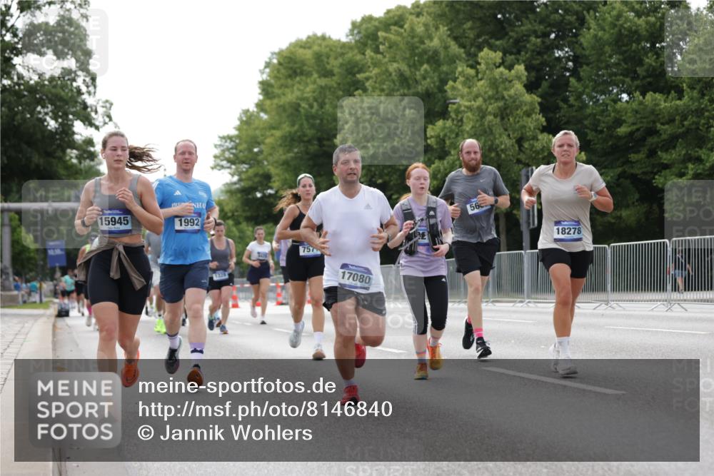 29.06.2025 - hella hamburg halbmarathon Jannik Wohlers http://msf.ph/oto/8146840 29.06.2025 10:11:16 Lombardsbrücke 1328, 1531, 1866, 1992, 3363, 4227, 5605, 7571, 8115, 8807, 8810, 9428, 10428, 11321, 11507, 12473, 13177, 13203, 13939, 14008, 14384, 15945, 17080, 17638, 17866, 18278 meine-sportfotos.de