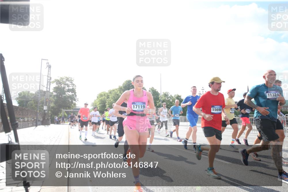 29.06.2025 - hella hamburg halbmarathon Jannik Wohlers http://msf.ph/oto/8146847 29.06.2025 10:00:01 Lombardsbrücke 1019, 1180, 1526, 1544, 1568, 1681, 2027, 2086, 2346, 2426, 2606, 2652, 2730, 2982, 3042, 3177, 3319, 3400, 3794, 3861, 4419, 4579, 4594, 4767, 4813, 4940, 4945, 5643, 5728, 6082, 6084, 6104, 6220, 6260, 6470, 6891, 7159, 8531, 8669, 9450, 9485, 9622, 10044, 10582, 10587, 10665, 10766, 10797, 11083, 11324, 11499, 11523, 11527, 11605, 11846, 11960, 11992, 12515, 12646, 12773, 12774, 12879, 13234, 13236, 13376, 13459, 13512, 14135, 14348, 15189, 16418, 17145 meine-sportfotos.de