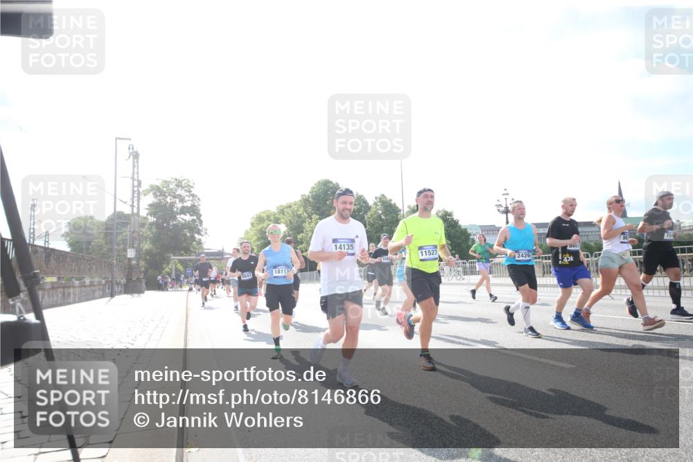 29.06.2025 - hella hamburg halbmarathon Jannik Wohlers http://msf.ph/oto/8146866 29.06.2025 10:00:04 Lombardsbrücke 1019, 1180, 1526, 1544, 1568, 1681, 2027, 2086, 2236, 2346, 2426, 2606, 2652, 2730, 2982, 3042, 3177, 3319, 3400, 3794, 3861, 4419, 4579, 4594, 4767, 4813, 4940, 4945, 5643, 5728, 6082, 6084, 6220, 6260, 6470, 8531, 8669, 9450, 9485, 9622, 10044, 10582, 10587, 10665, 10746, 10766, 10797, 11083, 11324, 11499, 11523, 11527, 11605, 11846, 11960, 12515, 12646, 12773, 12774, 12879, 13234, 13236, 13376, 13459, 13512, 14135, 14348, 15189, 15980, 16418, 17145 meine-sportfotos.de