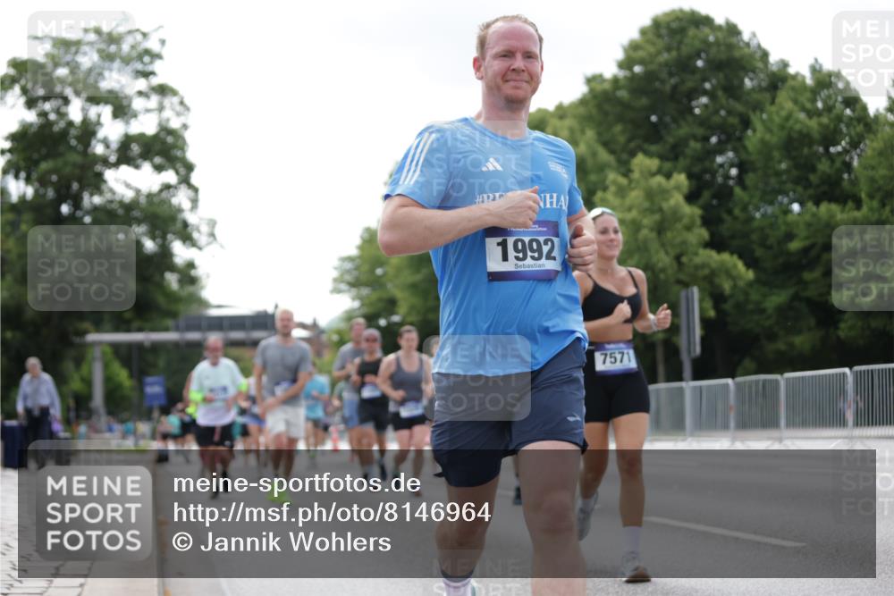 29.06.2025 - hella hamburg halbmarathon Jannik Wohlers http://msf.ph/oto/8146964 29.06.2025 10:11:19 Lombardsbrücke 1328, 1531, 1866, 1992, 3363, 4227, 5379, 5605, 7571, 8115, 8807, 8810, 9191, 9428, 10042, 10428, 11321, 11507, 12473, 13177, 13203, 13939, 14008, 14384, 15945, 17080, 17638, 17774, 17866, 18278 meine-sportfotos.de