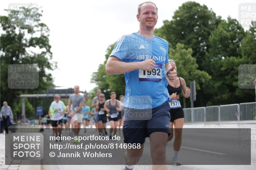 29.06.2025 - hella hamburg halbmarathon Jannik Wohlers http://msf.ph/oto/8146968 29.06.2025 10:11:19 Lombardsbrücke 1328, 1531, 1866, 1992, 3363, 4227, 5379, 5605, 7571, 8115, 8807, 8810, 9191, 9428, 10042, 10428, 11321, 11507, 12473, 13177, 13203, 13939, 14008, 14384, 15945, 17080, 17638, 17774, 17866, 18278 meine-sportfotos.de