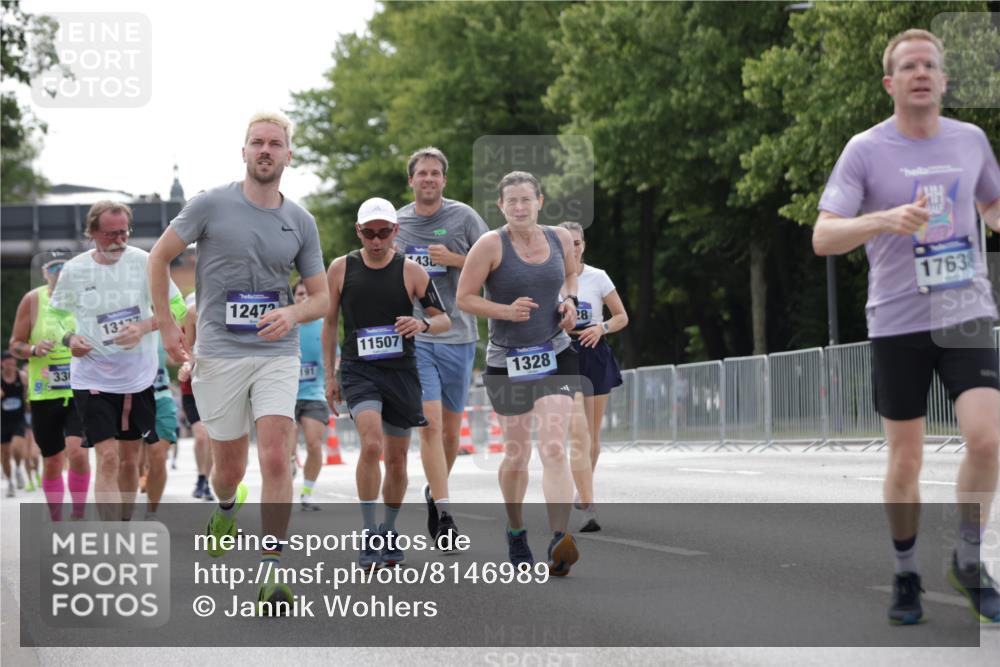 29.06.2025 - hella hamburg halbmarathon Jannik Wohlers http://msf.ph/oto/8146989 29.06.2025 10:11:20 Lombardsbrücke 1328, 1531, 1866, 1992, 3363, 4227, 5379, 5605, 7571, 8115, 8807, 8810, 9191, 9428, 10042, 10428, 11321, 11507, 12473, 13177, 13203, 13939, 13958, 14008, 14384, 15945, 17080, 17638, 17774, 17866, 18278 meine-sportfotos.de