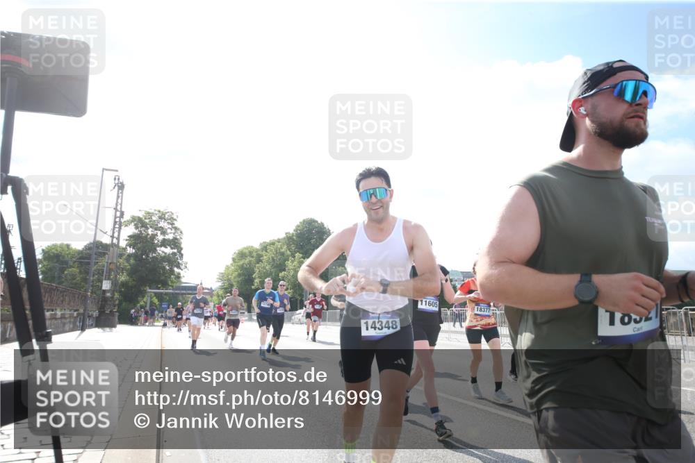 29.06.2025 - hella hamburg halbmarathon Jannik Wohlers http://msf.ph/oto/8146999 29.06.2025 10:00:12 Lombardsbrücke 1544, 1568, 1583, 1611, 1681, 2236, 2426, 2474, 2982, 3042, 3400, 3794, 4419, 4579, 4767, 4940, 4945, 5643, 6138, 6220, 6443, 8669, 9450, 9485, 9553, 9555, 9577, 9622, 10587, 10599, 10665, 10746, 11499, 11523, 11527, 11605, 11960, 12515, 12773, 12879, 13376, 13459, 13498, 13558, 14135, 14348, 14673, 15189, 15980, 16093, 16418, 17145, 17852, 18125, 18450, 18508, 18762 meine-sportfotos.de