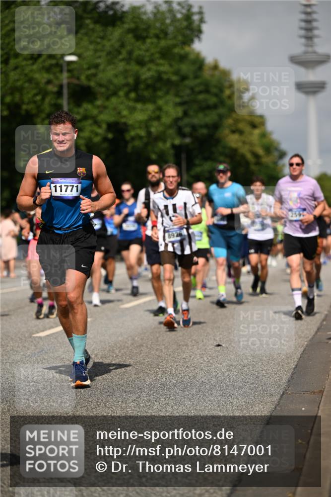 29.06.2025 - hella hamburg halbmarathon Dr. Thomas Lammeyer http://msf.ph/oto/8147001 29.06.2025 10:05:50 Kennedybrücke 1329, 1464, 1653, 1722, 1724, 1881, 2167, 2591, 2806, 2957, 3039, 3199, 3663, 4322, 4649, 5547, 5602, 5603, 0000, 6327, 6438, 6921, 7189, 7223, 7846, 8191, 8578, 8632, 8926, 9230, 10074, 10281, 10301, 10882, 10915 meine-sportfotos.de