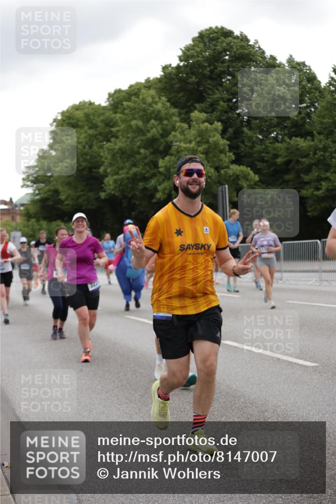 29.06.2025 - hella hamburg halbmarathon Jannik Wohlers http://msf.ph/oto/8147007 29.06.2025 10:48:07 Lombardsbrücke 1142, 1167, 1584, 2195, 2475, 2627, 2716, 2909, 3224, 3661, 5781, 6143, 7947, 7948, 8461, 8719, 8760, 8948, 9787, 10059, 10204, 12022, 12152, 12192, 12452, 13559, 13814, 13914, 15489, 15593, 15715, 16368, 16498, 16499, 16669, 16693, 16701, 16935, 17631, 17930, 18282, 18496, 18909, 18967, 19024, 19083, 19135 meine-sportfotos.de