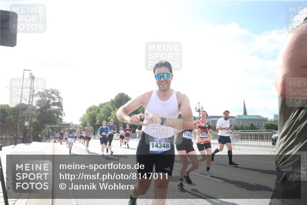 29.06.2025 - hella hamburg halbmarathon Jannik Wohlers http://msf.ph/oto/8147011 29.06.2025 10:00:12 Lombardsbrücke 1544, 1568, 1583, 1611, 1681, 2236, 2426, 2474, 2982, 3042, 3400, 3794, 4419, 4579, 4767, 4940, 4945, 5643, 6138, 6220, 6443, 8669, 9450, 9485, 9553, 9555, 9577, 9622, 10587, 10599, 10665, 10746, 11499, 11523, 11527, 11605, 11960, 12515, 12773, 12879, 13376, 13459, 13498, 13558, 14135, 14348, 14673, 15189, 15980, 16093, 16418, 17145, 17852, 18125, 18450, 18508, 18762 meine-sportfotos.de