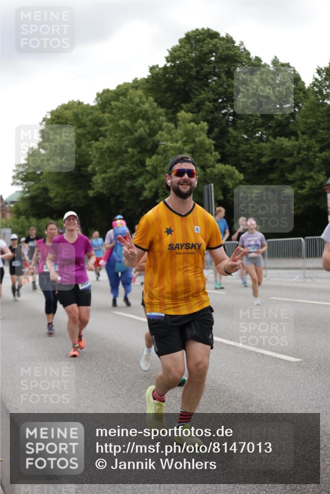 29.06.2025 - hella hamburg halbmarathon Jannik Wohlers http://msf.ph/oto/8147013 29.06.2025 10:48:07 Lombardsbrücke 1142, 1167, 1584, 2195, 2475, 2627, 2716, 2909, 3224, 3661, 5781, 6143, 7947, 7948, 8461, 8719, 8760, 8948, 9787, 10059, 10204, 12022, 12152, 12192, 12452, 13559, 13814, 13914, 15489, 15593, 15715, 16368, 16498, 16499, 16669, 16693, 16701, 16935, 17631, 17930, 18282, 18496, 18909, 18967, 19024, 19083, 19135 meine-sportfotos.de