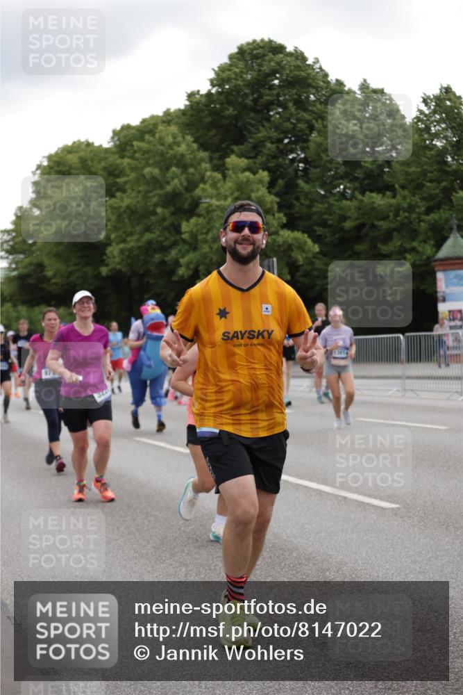 29.06.2025 - hella hamburg halbmarathon Jannik Wohlers http://msf.ph/oto/8147022 29.06.2025 10:48:07 Lombardsbrücke 1142, 1167, 1584, 2195, 2475, 2627, 2716, 2909, 3224, 3661, 5781, 6143, 7947, 7948, 8461, 8719, 8760, 8948, 9787, 10059, 10204, 12022, 12152, 12192, 12452, 13559, 13814, 13914, 15489, 15593, 15715, 16368, 16498, 16499, 16669, 16693, 16701, 16935, 17631, 17930, 18282, 18496, 18909, 18967, 19024, 19083, 19135 meine-sportfotos.de