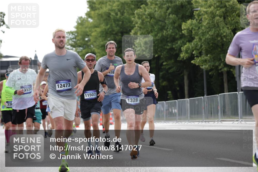 29.06.2025 - hella hamburg halbmarathon Jannik Wohlers http://msf.ph/oto/8147027 29.06.2025 10:11:20 Lombardsbrücke 1328, 1531, 1866, 1992, 3363, 4227, 5379, 5605, 7571, 8115, 8807, 8810, 9191, 9428, 10042, 10428, 11321, 11507, 12473, 13177, 13203, 13939, 13958, 14008, 14384, 15945, 17080, 17638, 17774, 17866, 18278 meine-sportfotos.de