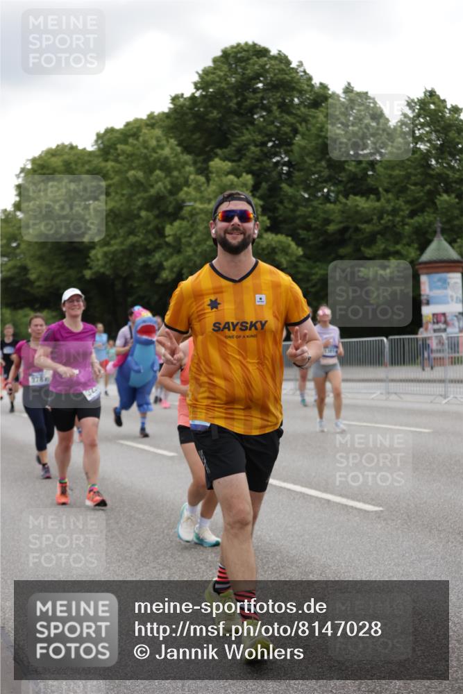 29.06.2025 - hella hamburg halbmarathon Jannik Wohlers http://msf.ph/oto/8147028 29.06.2025 10:48:07 Lombardsbrücke 1142, 1167, 1584, 2195, 2475, 2627, 2716, 2909, 3224, 3661, 5781, 6143, 7947, 7948, 8461, 8719, 8760, 8948, 9787, 10059, 10204, 12022, 12152, 12192, 12452, 13559, 13814, 13914, 15489, 15593, 15715, 16368, 16498, 16499, 16669, 16693, 16701, 16935, 17631, 17930, 18282, 18496, 18909, 18967, 19024, 19083, 19135 meine-sportfotos.de