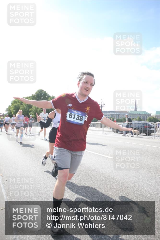 29.06.2025 - hella hamburg halbmarathon Jannik Wohlers http://msf.ph/oto/8147042 29.06.2025 10:00:17 Lombardsbrücke 1568, 1583, 1611, 2236, 2474, 2982, 3059, 3141, 3794, 3983, 4579, 4616, 4767, 4945, 5418, 5643, 6138, 6443, 6757, 8478, 8632, 9553, 9555, 9577, 10074, 10599, 10746, 11523, 11605, 11623, 12515, 12787, 13086, 13376, 13459, 13498, 13558, 14348, 14673, 15189, 15980, 16093, 16418, 16434, 17145, 17268, 17852, 18125, 18450, 18508, 18612, 18762, 18919 meine-sportfotos.de