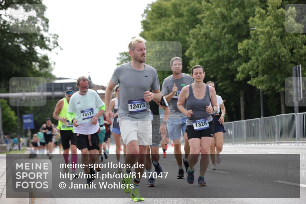 29.06.2025 - hella hamburg halbmarathon Jannik Wohlers http://msf.ph/oto/8147047 29.06.2025 10:11:21 Lombardsbrücke 1328, 1531, 1866, 1992, 3363, 4227, 5379, 5605, 7571, 8115, 8807, 8810, 9191, 9428, 10042, 10428, 11507, 11917, 12473, 13177, 13203, 13958, 14384, 15945, 17080, 17638, 17774, 17866, 18278 meine-sportfotos.de