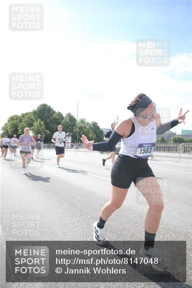 29.06.2025 - hella hamburg halbmarathon Jannik Wohlers http://msf.ph/oto/8147048 29.06.2025 10:00:17 Lombardsbrücke 1568, 1583, 1611, 2236, 2474, 2982, 3059, 3141, 3794, 3983, 4579, 4616, 4767, 4945, 5418, 5643, 6138, 6443, 6757, 8478, 8632, 9553, 9555, 9577, 10074, 10599, 10746, 11523, 11605, 11623, 12515, 12787, 13086, 13376, 13459, 13498, 13558, 14348, 14673, 15189, 15980, 16093, 16418, 16434, 17145, 17268, 17852, 18125, 18450, 18508, 18612, 18762, 18919 meine-sportfotos.de