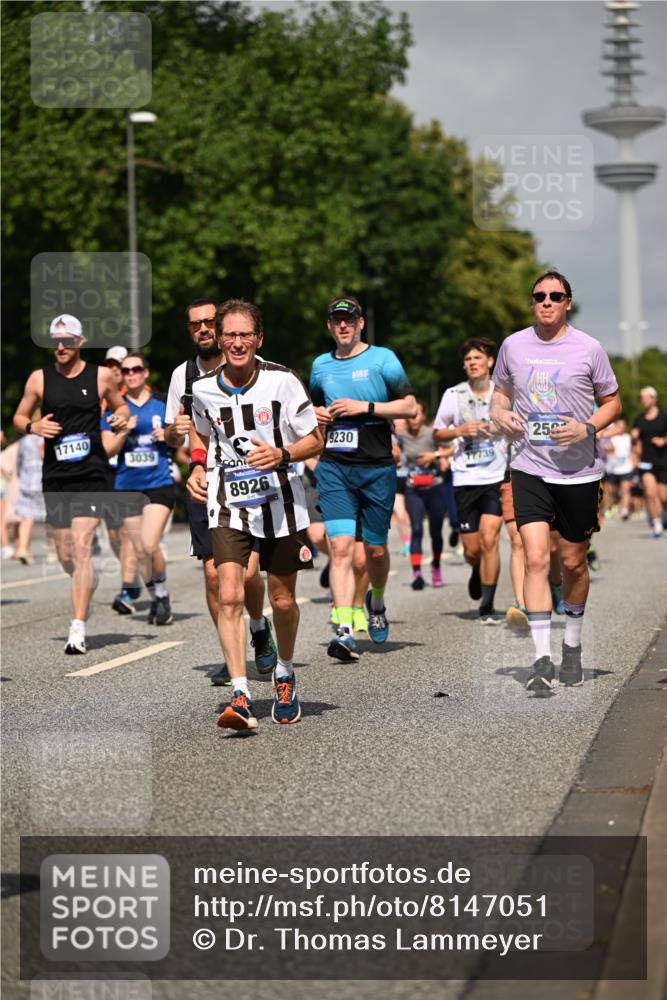 29.06.2025 - hella hamburg halbmarathon Dr. Thomas Lammeyer http://msf.ph/oto/8147051 29.06.2025 10:05:52 Kennedybrücke 1184, 1329, 1464, 1653, 1722, 1724, 1881, 1940, 2591, 2806, 2957, 3039, 3199, 3663, 4322, 4649, 5547, 5602, 5603, 0000, 6327, 6438, 6921, 7189, 7223, 7846, 8191, 8578, 8632, 8926, 9230, 9741, 10074, 10882, 10915 meine-sportfotos.de