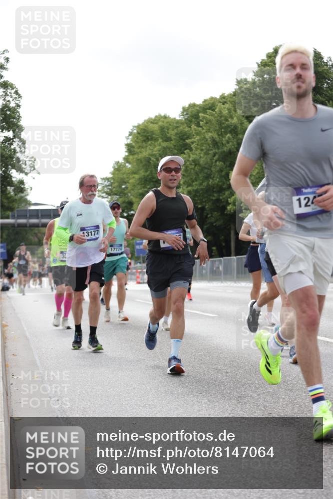 29.06.2025 - hella hamburg halbmarathon Jannik Wohlers http://msf.ph/oto/8147064 29.06.2025 10:11:23 Lombardsbrücke 1328, 1531, 1992, 3363, 4227, 5379, 5605, 7571, 8807, 8810, 9191, 9428, 10042, 10428, 11507, 11917, 12473, 13177, 13203, 13958, 14384, 15945, 17080, 17638, 17774, 17866, 18261, 18278 meine-sportfotos.de