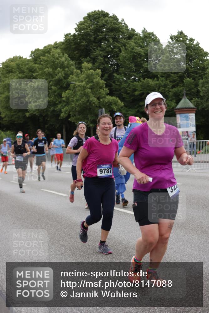 29.06.2025 - hella hamburg halbmarathon Jannik Wohlers http://msf.ph/oto/8147088 29.06.2025 10:48:10 Lombardsbrücke 1142, 1167, 1584, 2195, 2437, 2438, 2475, 2627, 2716, 2909, 3224, 3661, 5010, 7203, 7947, 7948, 8461, 8719, 8760, 8948, 9787, 10059, 10204, 12022, 12152, 12452, 13559, 13814, 13845, 13914, 15489, 15593, 15715, 16498, 16499, 16669, 16693, 16701, 16935, 16974, 17631, 17930, 18282, 18496, 18909, 18967, 19024, 19083, 19135 meine-sportfotos.de