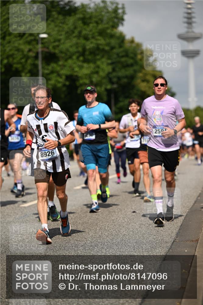 29.06.2025 - hella hamburg halbmarathon Dr. Thomas Lammeyer http://msf.ph/oto/8147096 29.06.2025 10:05:52 Kennedybrücke 1184, 1329, 1464, 1653, 1722, 1724, 1881, 1940, 2591, 2806, 2957, 3039, 3199, 3663, 4322, 4649, 5547, 5602, 5603, 0000, 6327, 6438, 6921, 7189, 7223, 7846, 8191, 8578, 8632, 8926, 9230, 9741, 10074, 10882, 10915 meine-sportfotos.de
