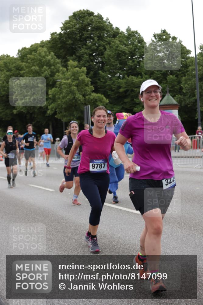 29.06.2025 - hella hamburg halbmarathon Jannik Wohlers http://msf.ph/oto/8147099 29.06.2025 10:48:10 Lombardsbrücke 1142, 1167, 1584, 2195, 2437, 2438, 2475, 2627, 2716, 2909, 3224, 3661, 5010, 7203, 7947, 7948, 8461, 8719, 8760, 8948, 9787, 10059, 10204, 12022, 12152, 12452, 13559, 13814, 13845, 13914, 15489, 15593, 15715, 16498, 16499, 16669, 16693, 16701, 16935, 16974, 17631, 17930, 18282, 18496, 18909, 18967, 19024, 19083, 19135 meine-sportfotos.de