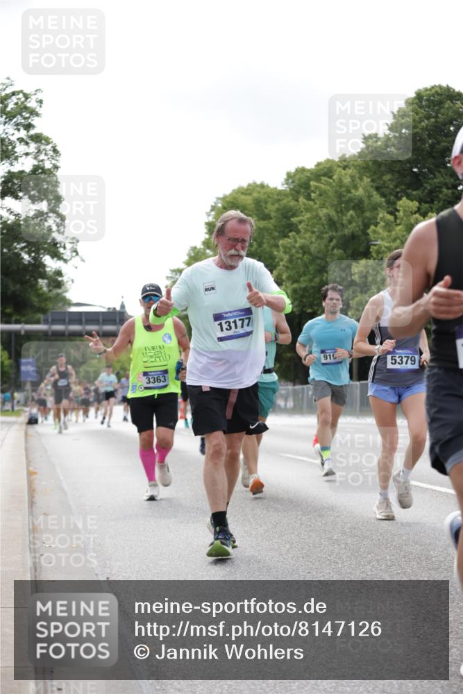 29.06.2025 - hella hamburg halbmarathon Jannik Wohlers http://msf.ph/oto/8147126 29.06.2025 10:11:24 Lombardsbrücke 1328, 1531, 1992, 3363, 4227, 5379, 5605, 7571, 9191, 9428, 10042, 10409, 10428, 11507, 11917, 12473, 13177, 13203, 13542, 13958, 14384, 15945, 17080, 17638, 17774, 17866, 18261, 18278, 18395 meine-sportfotos.de