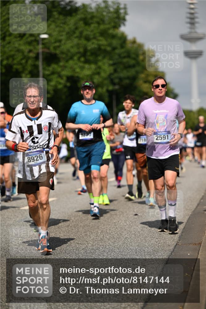 29.06.2025 - hella hamburg halbmarathon Dr. Thomas Lammeyer http://msf.ph/oto/8147144 29.06.2025 10:05:53 Kennedybrücke 1184, 1329, 1364, 1464, 1653, 1722, 1724, 1881, 1940, 2591, 2806, 2957, 3039, 3199, 4322, 4649, 5547, 5602, 5603, 0000, 6327, 6438, 6921, 7189, 7223, 7846, 8191, 8578, 8632, 8926, 9230, 9741, 10074, 10882, 10915 meine-sportfotos.de