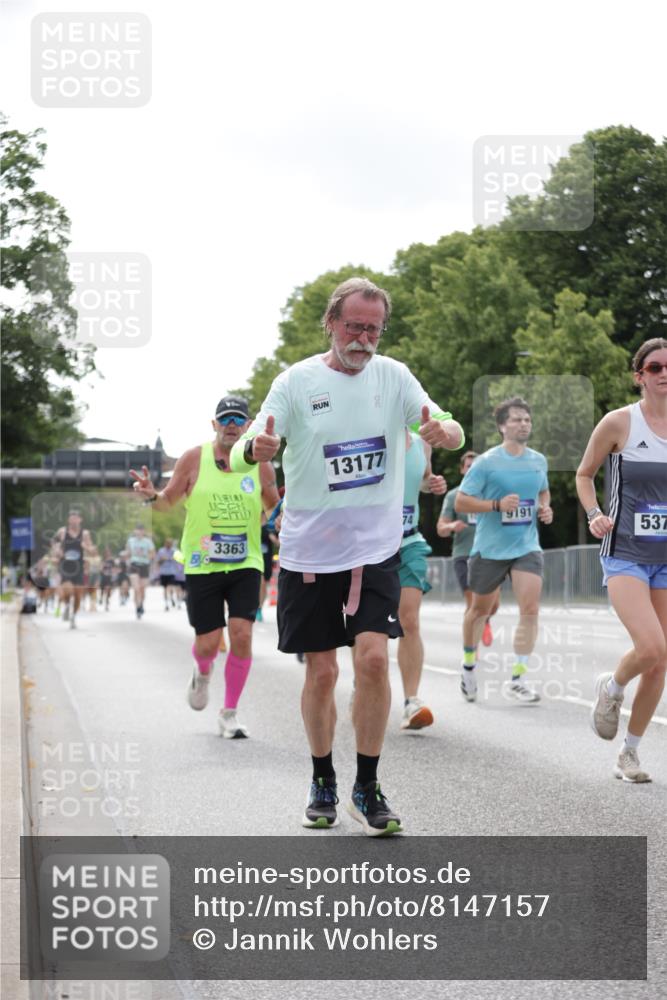 29.06.2025 - hella hamburg halbmarathon Jannik Wohlers http://msf.ph/oto/8147157 29.06.2025 10:11:24 Lombardsbrücke 1328, 1531, 1992, 3363, 4227, 5379, 5605, 7571, 9191, 9428, 10042, 10409, 10428, 11507, 11917, 12473, 13177, 13203, 13542, 13958, 14384, 15945, 17080, 17638, 17774, 17866, 18261, 18278, 18395 meine-sportfotos.de